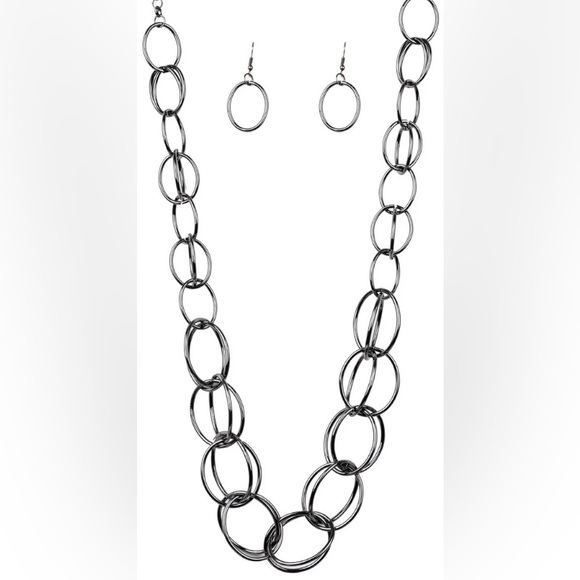 🔥🔥🔥 Gorgeous Black Linked chain w/ matching earrings🔥🔥🔥 - Picture 3 of 3